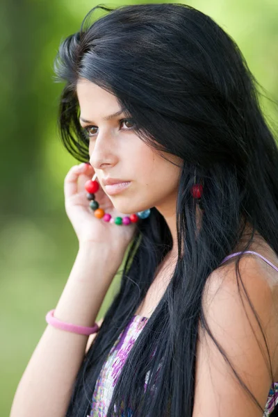 Beautiful brunette young lady outdoor — Φωτογραφία Αρχείου