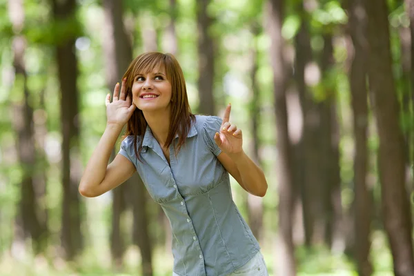 Woman in the forest — Stock Photo, Image