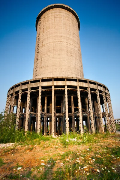 被遗弃的工业大楼 — 图库照片