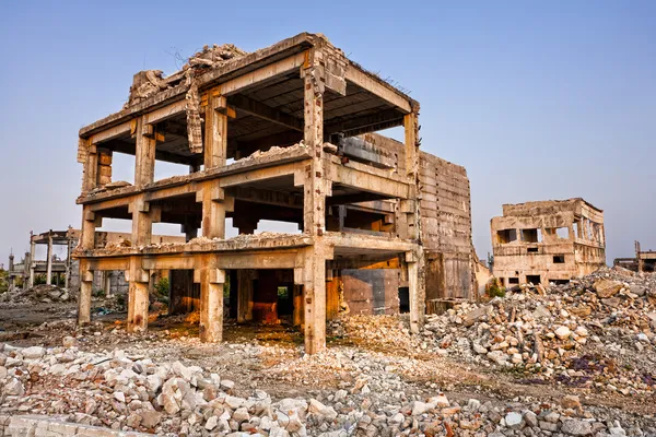 Po katastrofie naturalnej - zrujnowane budynki — Zdjęcie stockowe