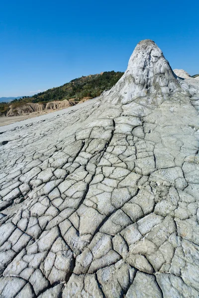 Romanya çamurlu volkanlar yerden kırık — Stok fotoğraf