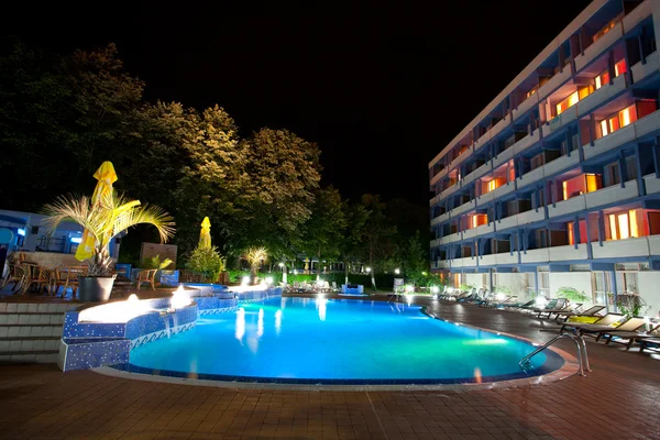 Hotelpool bei Nacht — Stockfoto