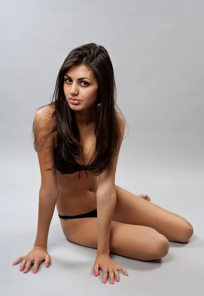 Vacker bikini tjej i underkläder — Stockfoto