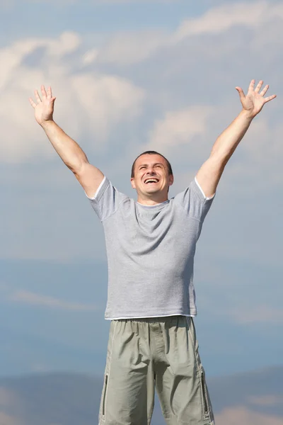 Homem feliz ao ar livre — Fotografia de Stock