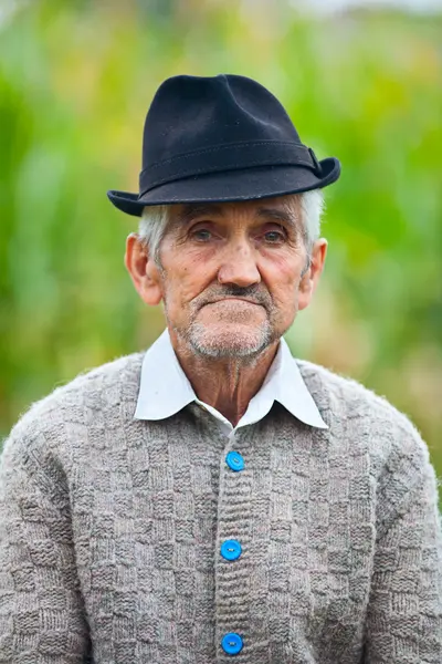 Starszy mężczyzna odkryty — Zdjęcie stockowe