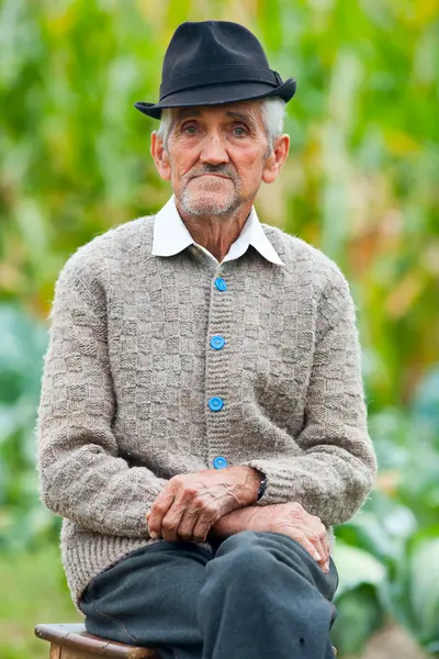 Senior Mann im Freien — Stockfoto