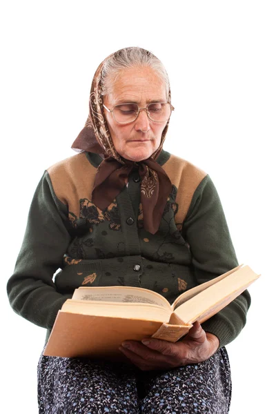 Femme âgée lisant — Photo