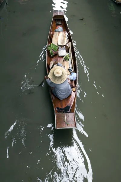 Ampawa - Lebensmittelhändler bei der Arbeit auf Booten — Stockfoto