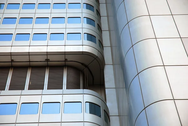 Contemporary curved skyscraper detail — Stock Photo, Image