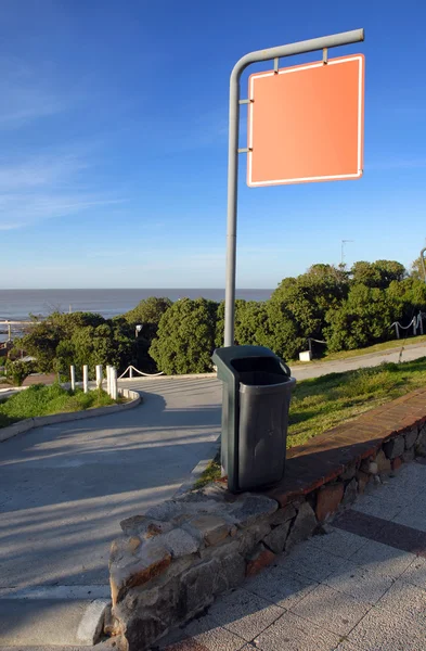 Calle con señalización a la playa —  Fotos de Stock