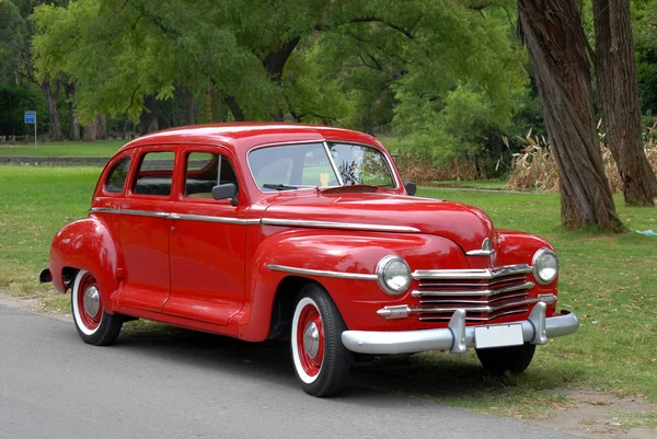 红色的旧老式的车 — 图库照片