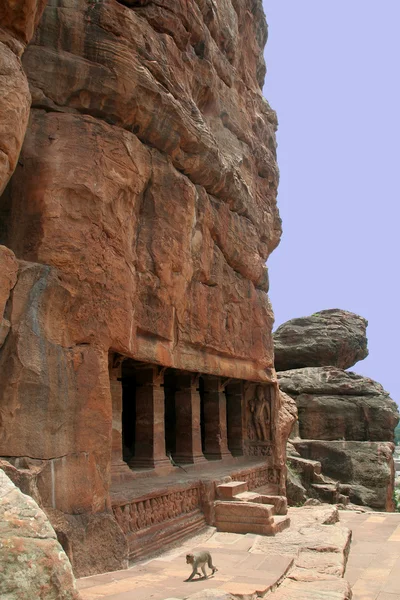 Tempio scavato nella roccia — Foto Stock