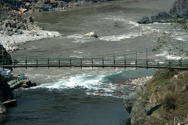 Γέφυρα πάνω από ποτάμι — Φωτογραφία Αρχείου