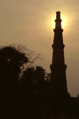 Qutub Minar günbatımında