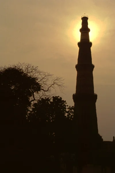 Qutb Minar bij zonsondergang — Stockfoto