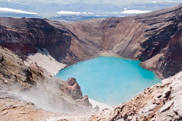 Im Krater des Vulkans lizenzfreie Stockfotos