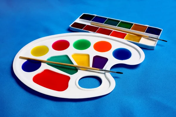 Palet ve çizim için fırça boya — Stok fotoğraf