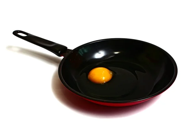 Nyers tojást a serpenyőben — Stock Fotó