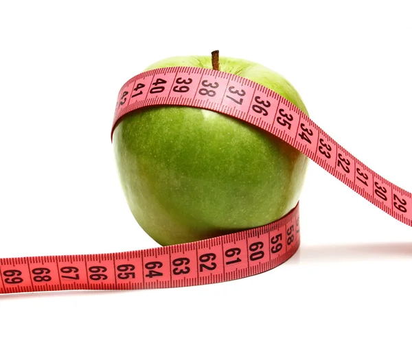 Зелене яблуко і вимірювальна стрічка для дієти — стокове фото