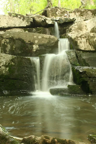 Fließender Wasserfall — Stockfoto