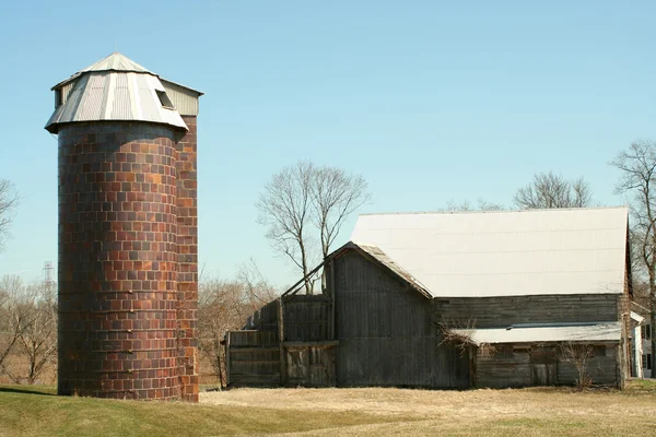 Staré stodoly a silo — Stock fotografie