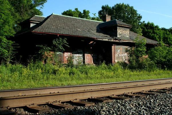 Εγκαταλελειμμένο σιδηροδρομικό σταθμό — Φωτογραφία Αρχείου
