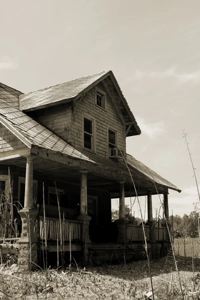 Altes verlassenes Haus — Stockfoto