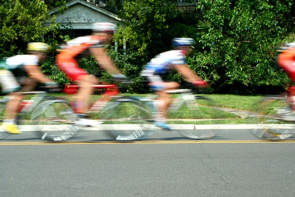 Corrida de bicicleta em movimento desfocado — Fotografia de Stock