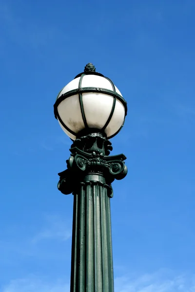 Old streetlight against blue sky — Stock Photo, Image