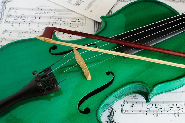 Green violin — Stock Photo, Image