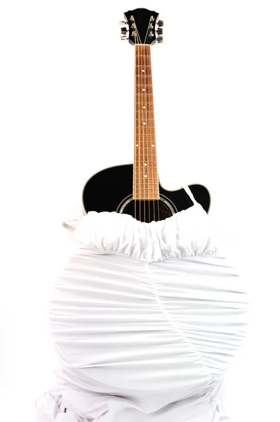 Чёрная гитара — стоковое фото