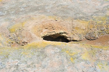 volkanik krater büyük delik