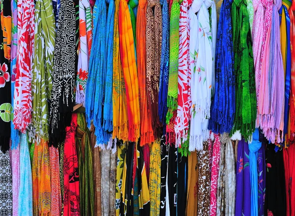 Lenços multicoloridos — Fotografia de Stock