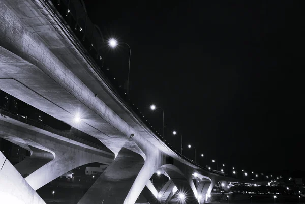 Cidade cenas noturnas de ponte — Fotografia de Stock