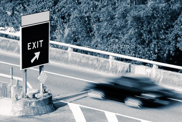 Araba geçişi trafik işaretleri — Stok fotoğraf