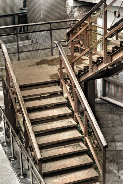 Гранж-лестница — стоковое фото