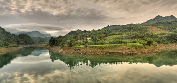 Panoramik nehir manzarası — Stok fotoğraf