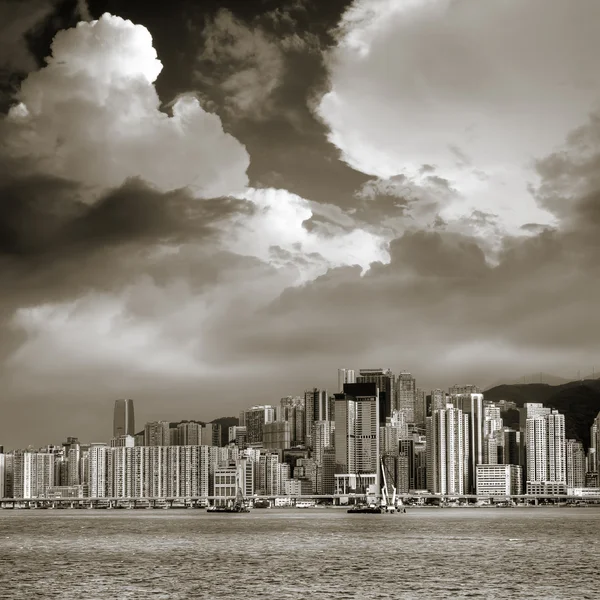 Skyline e Victoria Harbor em Hong Kong — Fotografia de Stock