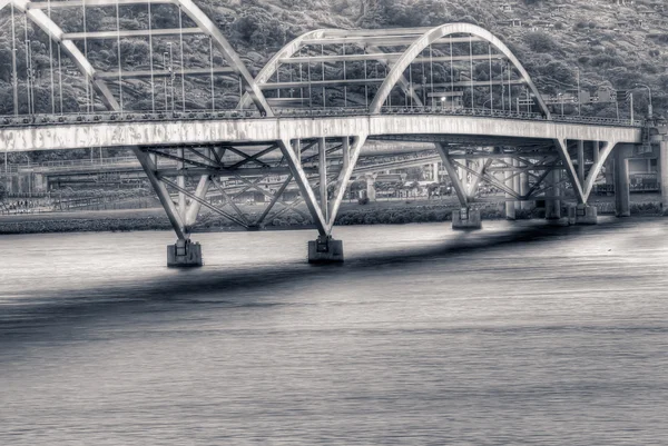 Dramático puente sobre el mar —  Fotos de Stock