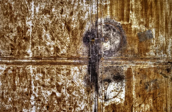 Rostig metall dörr — Stockfoto