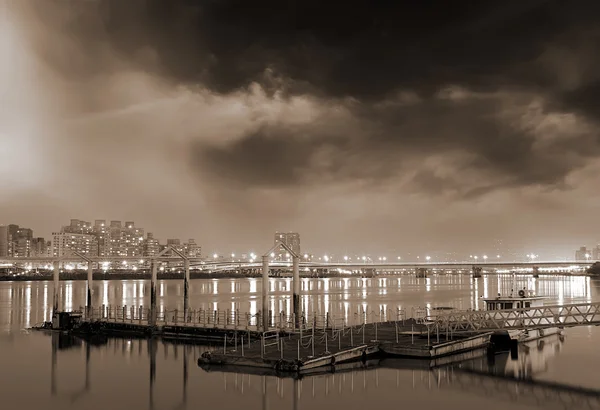 Piękne miasto noc sceny Dock — Zdjęcie stockowe