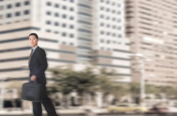 Young businessman walking — Stock Photo, Image