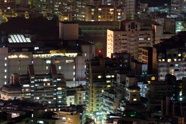 Stadsgezicht van gebouwen in de nacht — Stockfoto