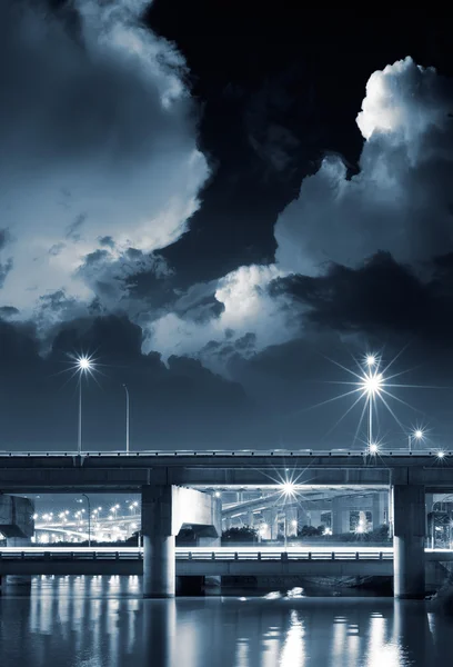 Noční scéna města mostu — Stock fotografie
