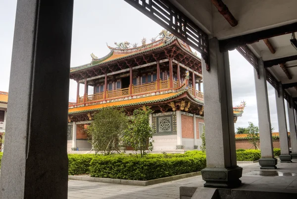 Templo chinês e corredor — Fotografia de Stock