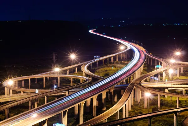 Freeway in nacht — Stockfoto
