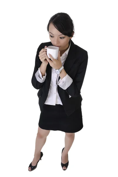 Ділова жінка з чашкою кави — стокове фото