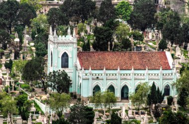 Kilise mezarlığına