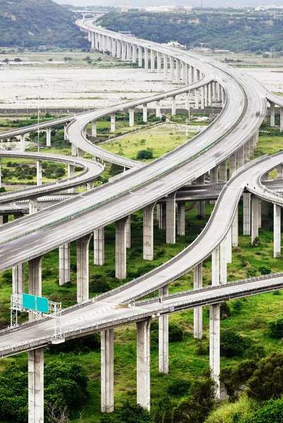 Arkitekturen av motorvägen — Stockfoto