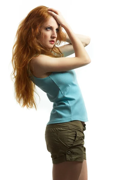 A jovem mulher sexual com cabelo vermelho — Fotografia de Stock